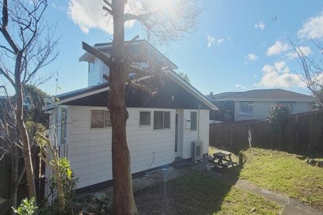 Photo of property in 114 Gloaming Hill, Titahi Bay, Porirua, 5022
