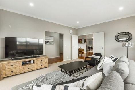 Photo of property in 42 Laurel Oak Drive, Schnapper Rock, Auckland, 0632