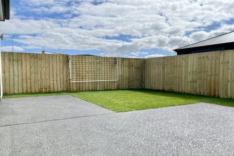 Photo of property in 37 Rita Angus Road, Belfast, 8051