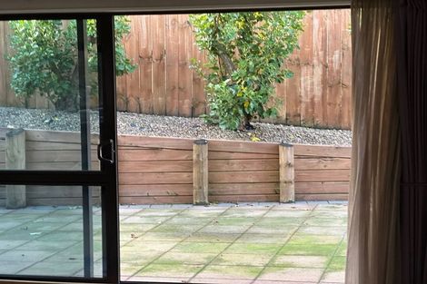 Photo of property in 5 Gibbston Crescent, Flat Bush, Auckland, 2016