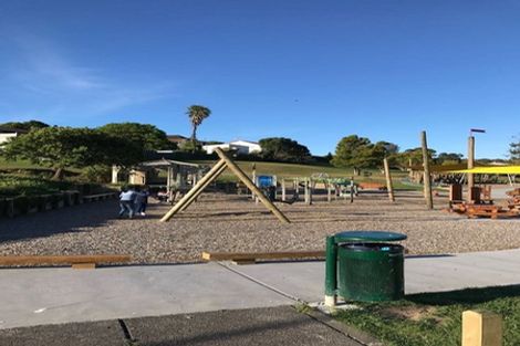 Photo of property in 13 King Richard Place, Browns Bay, Auckland, 0630