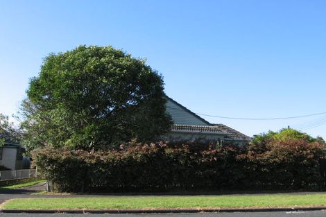 Photo of property in 12 Islington Avenue, New Lynn, Auckland, 0600