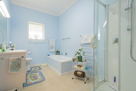 Photo of property in 10 Tui Glen Drive, Levin, 5571