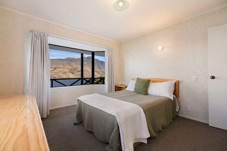 Photo of property in 1 Von Place, Fernhill, Queenstown, 9300