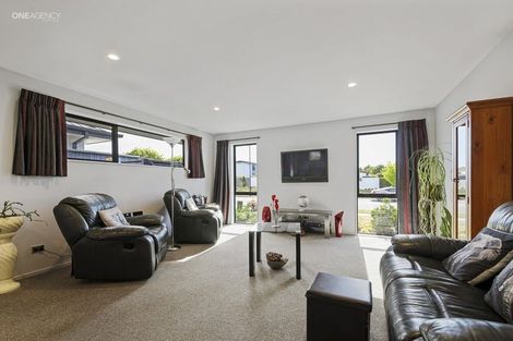 Photo of property in 43 Westpark Boulevard, Rangiora, 7400
