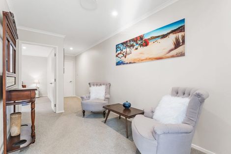 Photo of property in 21 Laguna Place, Matakatia, Whangaparaoa, 0930