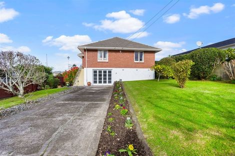 Photo of property in 1/53 Uxbridge Road, Mellons Bay, Auckland, 2014