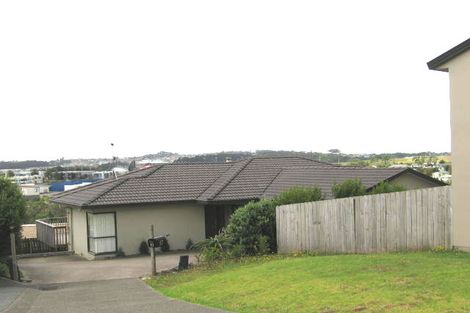 Photo of property in 17 Mannikin Place, Unsworth Heights, Auckland, 0632
