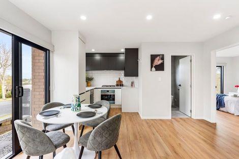 Photo of property in 43b Mirrabooka Avenue, Botany Downs, Auckland, 2010