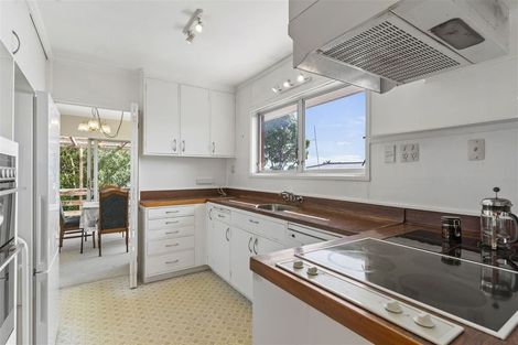 Photo of property in 301 Pakuranga Road, Pakuranga Heights, Auckland, 2010