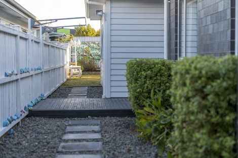 Photo of property in 25 Gilbransen Road, Kumeu, 0810