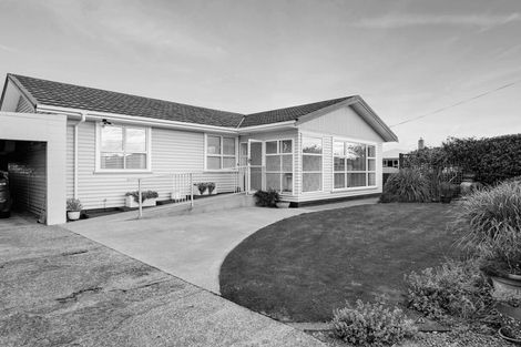 Photo of property in 7 Murray Avenue, Hawera, 4610