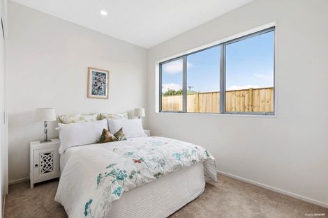 Photo of property in 8a Karamu Street, Te Atatu Peninsula, Auckland, 0610