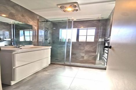 Photo of property in 14 Golfland Drive, Golflands, Auckland, 2013