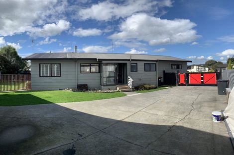 Photo of property in 11 Hilton Grove, Kelvin Grove, Palmerston North, 4414