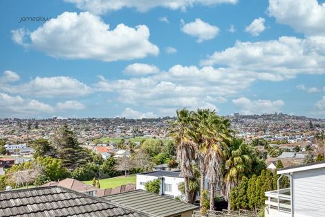 Photo of property in 2/17 Cambric Place, Botany Downs, Auckland, 2010