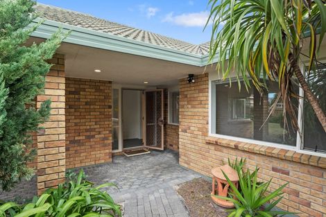 Photo of property in 8 Hagen Close, Golflands, Auckland, 2013