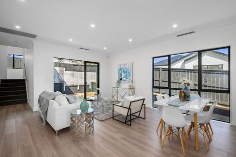 Photo of property in 52 Whakairo Crescent, Gulf Harbour, 0930