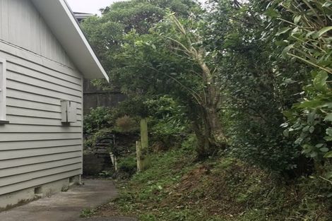 Photo of property in 11 Glanmire Road, Newlands, Wellington, 6037