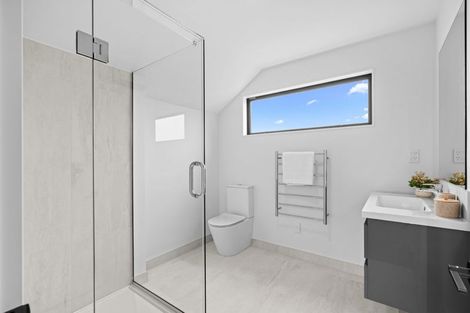 Photo of property in 135 Lincoln Road, Addington, Christchurch, 8024