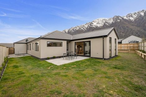 Photo of property in 45 Cheviot Street, Jacks Point, 9371