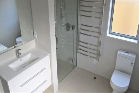 Photo of property in 9a Linden Avenue, Tawa, Wellington, 5028