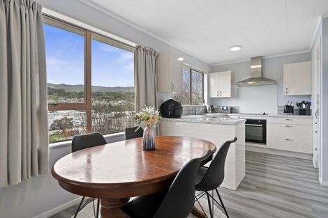 Photo of property in 15a Kereru Bend, Tawa, Wellington, 5028