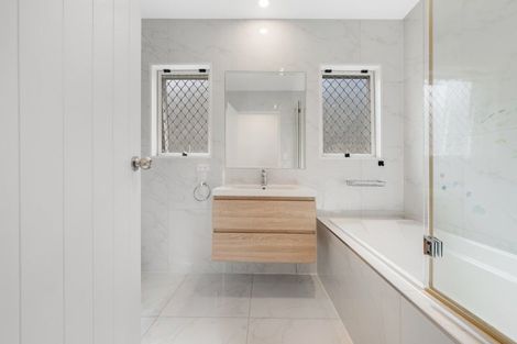 Photo of property in 41 Gosford Drive, Botany Downs, Auckland, 2010