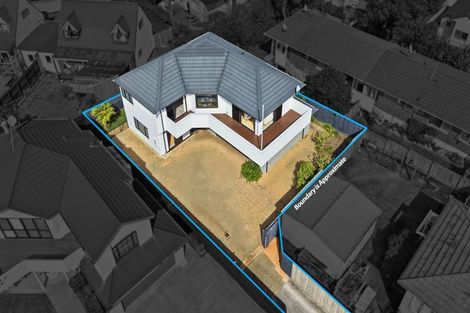 Photo of property in 2/30 Eastern Beach Road, Eastern Beach, Auckland, 2012