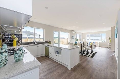Photo of property in 48 Resolution Drive, Gulf Harbour, Whangaparaoa, 0930