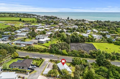 Photo of property in 1185 South Road, Oakura, 4314