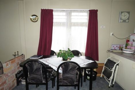 Photo of property in 27 Lyndhurst Street, Westport, 7825