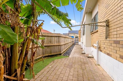 Photo of property in 1/238 Botany Road, Golflands, Auckland, 2013