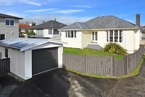 Photo of property in 10 Netherlands Avenue, Kelston, Auckland, 0602