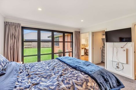 Photo of property in 15 Trump Place, Kelvin Grove, Palmerston North, 4414