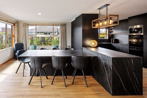 Photo of property in 18 Gibbston Close, Huntington, Hamilton, 3210