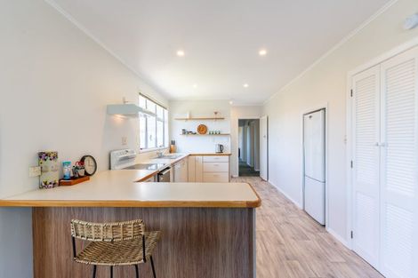 Photo of property in 28 Franklyn Road, Tawa, Wellington, 5028
