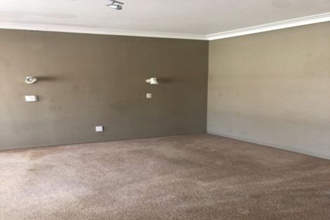 Photo of property in 70 Clevedon Road, Papakura, 2110