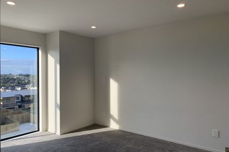 Photo of property in 17 Paina Crescent, Massey, Auckland, 0614