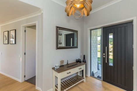 Photo of property in 441 Tararua Road, Levin, 5571