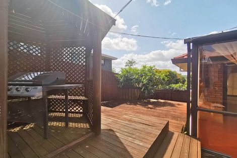 Photo of property in 2/9 Billabong Place, Botany Downs, Auckland, 2010