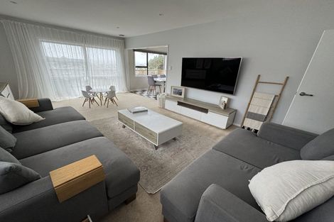 Photo of property in 42 Edgecombe Street, Newlands, Wellington, 6037