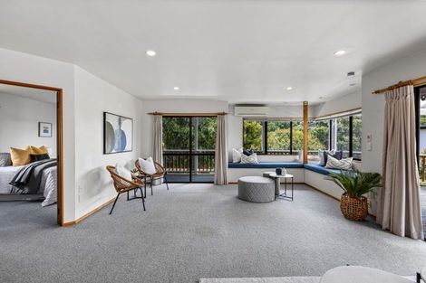 Photo of property in 28 Pohutukawa Avenue, Red Beach, 0932