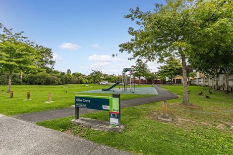 Photo of property in 56 Verdale Circle, Glen Eden, Auckland, 0602