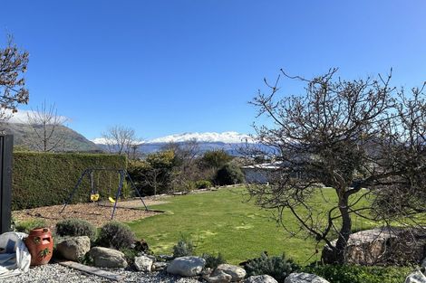 Photo of property in 21 Kennedy Crescent, Wanaka, 9305
