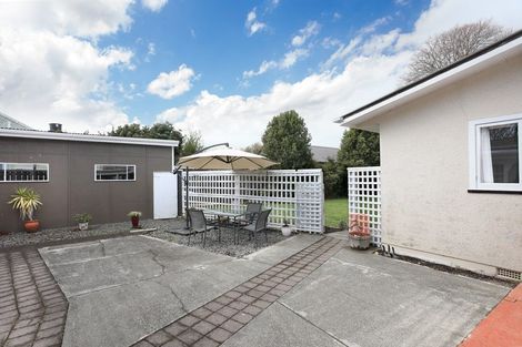 Photo of property in 21 Oxford Street, Marton, 4710