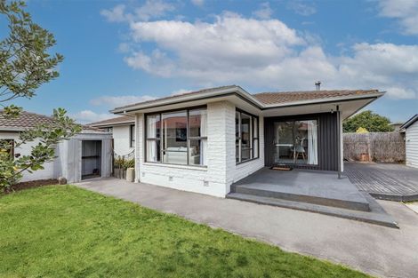 Photo of property in 24 Inwoods Road, Parklands, Christchurch, 8083