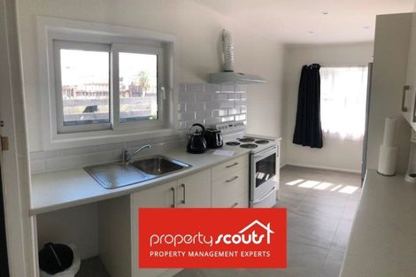 Photo of property in 70 Flanshaw Road, Te Atatu South, Auckland, 0610