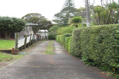 Photo of property in 533 Glenfield Road, Glenfield, Auckland, 0629