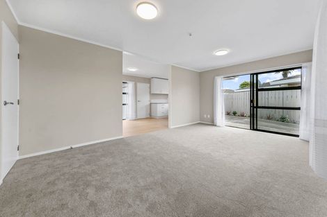 Photo of property in 1/5 Annette Avenue, Te Atatu South, Auckland, 0610